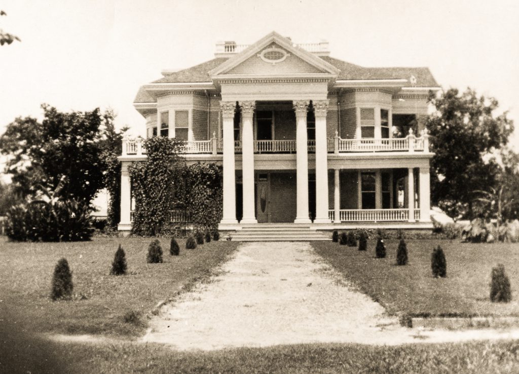 1904: Astin Porter House on E. 29th Street.