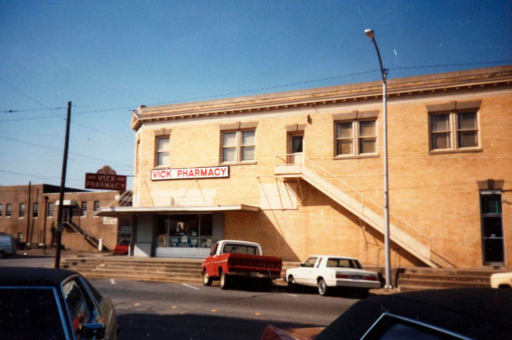 Vick Pharmacy in 1982. Now site of RX Pizza.